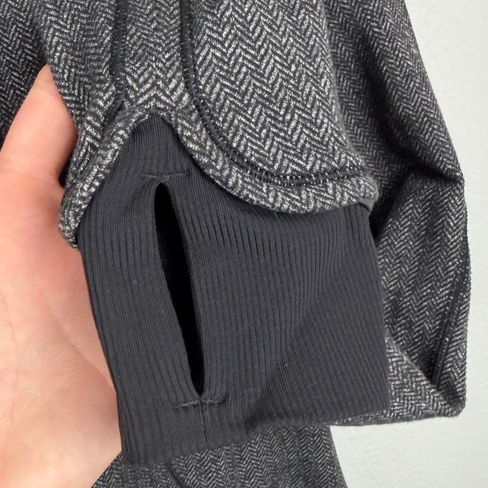 Lululemon Base Runner 1/2 Zip sweater - Picture 3 of 8